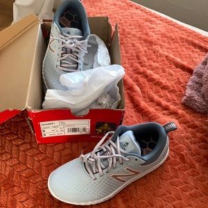 New Balance 806 shoes- like new
